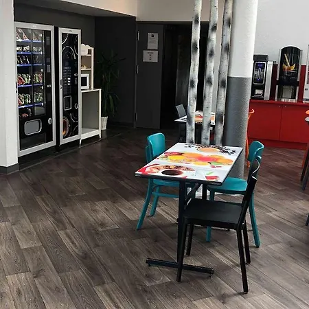 Отель Hotelf1 Renove *