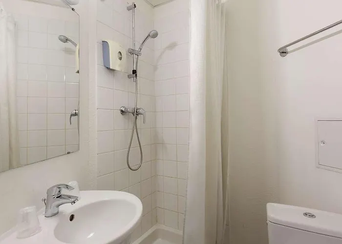 Hotelf1 Renove Отель